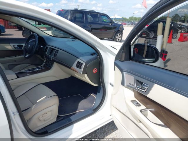 2013 JAGUAR XF SAJWJ0EF9D8S78568 Photo 4