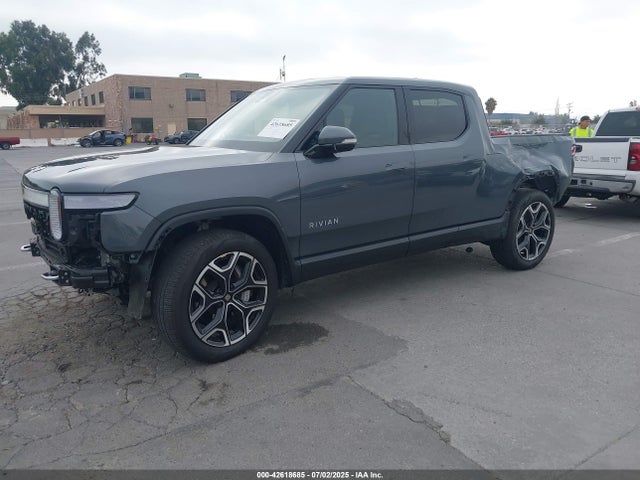Rivian r1t 2023 7FCTGBAA5PN027763 Image 2