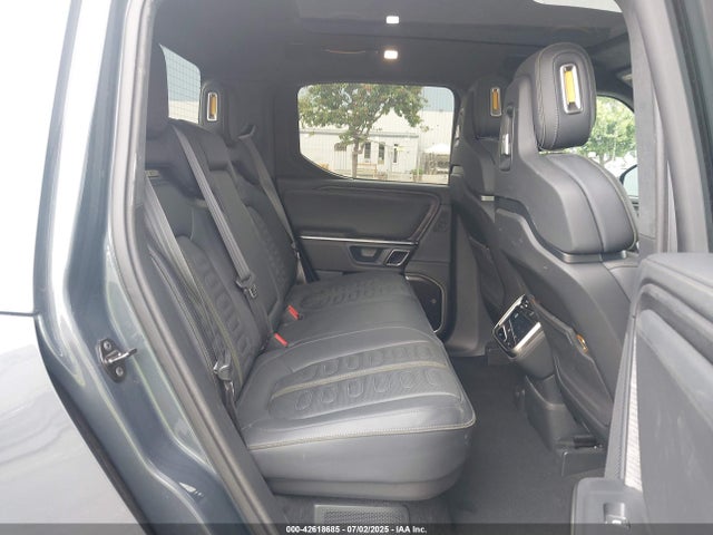 Rivian r1t 2023 7FCTGBAA5PN027763 Image 8