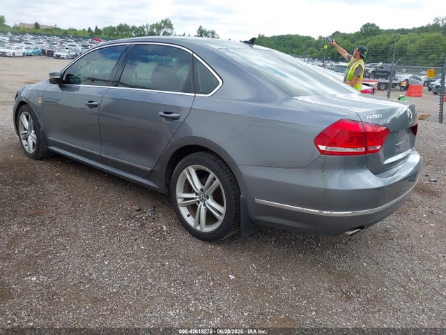 Volkswagen Passat 2015 1VWCV7A31FC086648 Image 3
