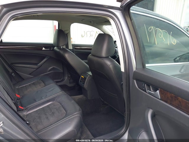 Volkswagen Passat 2015 1VWCV7A31FC086648 Image 8