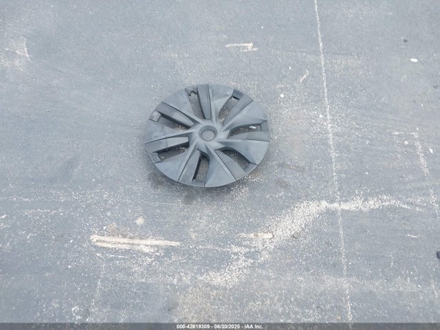 Tesla Model Y 2024 7SAYGDEE0RA312716 Image 11