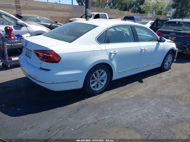 1VWAT7A39HC085957 Volkswagen 1.8 tsi