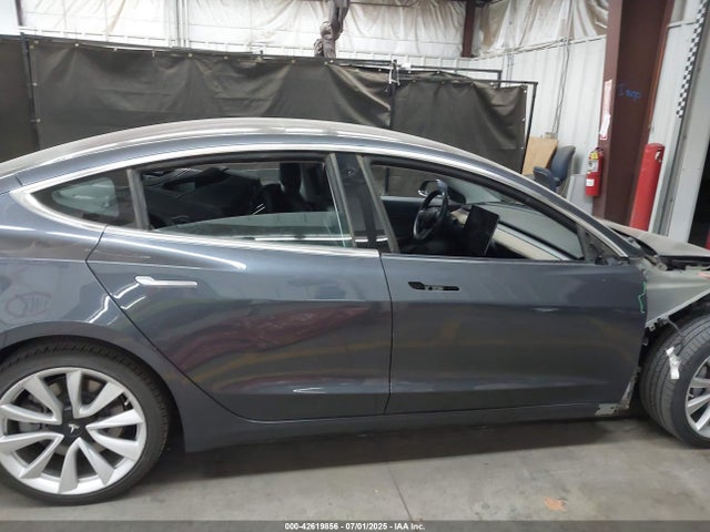 5YJ3E1EA4JF009504 Tesla 2018