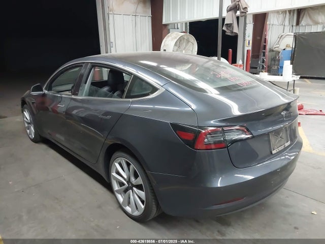 2018 TESLA MODEL 3 5YJ3E1EA4JF009504 Photo 2
