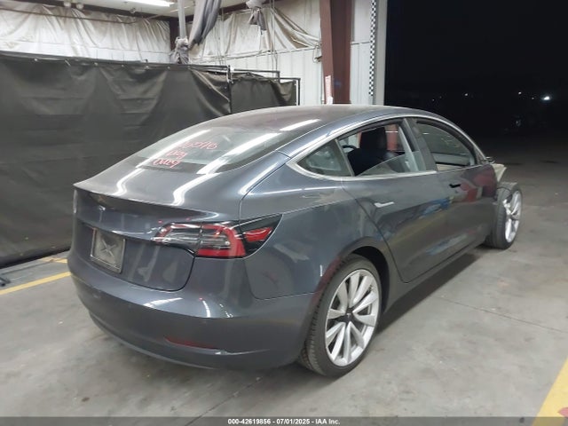 2018 TESLA MODEL 3 5YJ3E1EA4JF009504 Photo 3