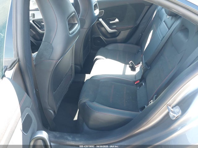 W1K5J4GB5PN416145 Mercedes-Benz m260