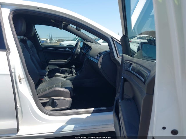 WVWUF7AU5GW079988 Volkswagen 2016