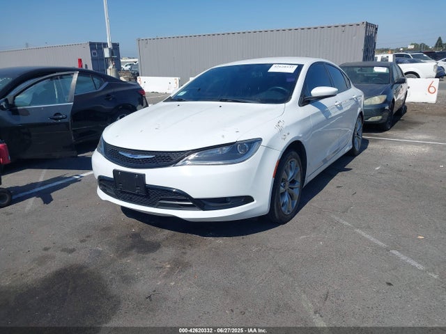 Chrysler 2015 2015 1C3CCCBB1FN698252 Image 2