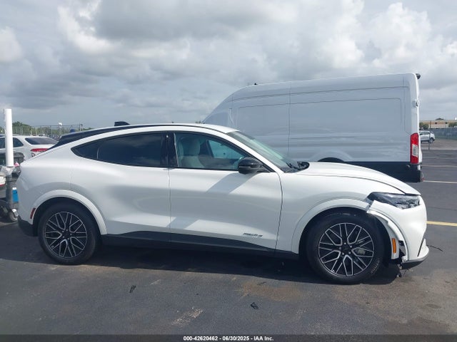 Ford Mustang Mach-E 2025 3FMTK3R79SMA04875 Image 14