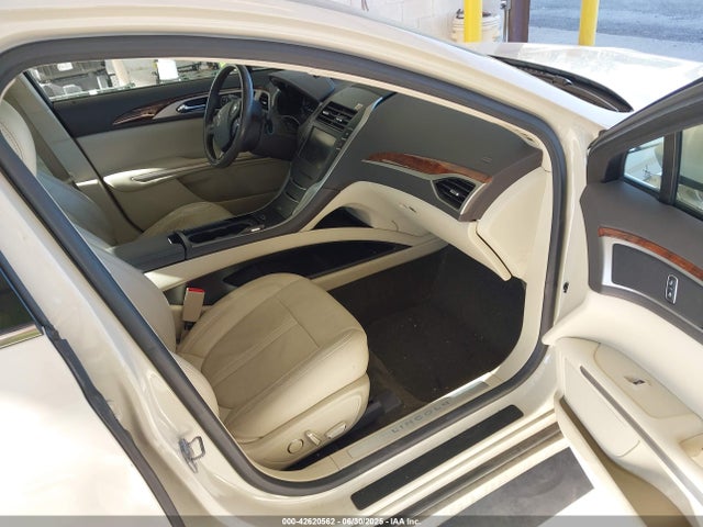 3LN6L2LU3ER815081 Lincoln 2014