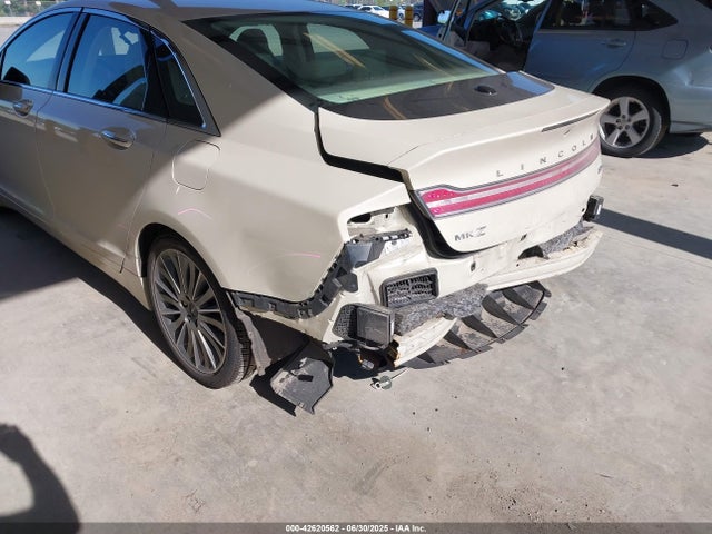 3LN6L2LU3ER815081 Lincoln 2014