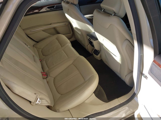3LN6L2LU3ER815081 Lincoln 2014