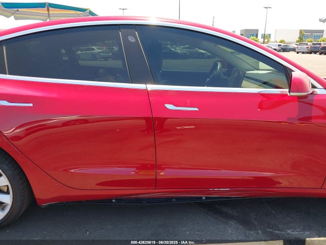 5YJ3E1EB1KF365466 Tesla 2019