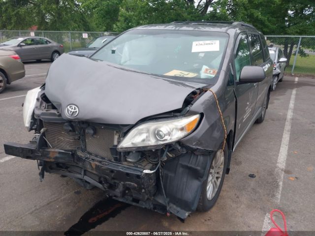 2016 TOYOTA SIENNA 5TDYK3DC9GS741757 Photo 1