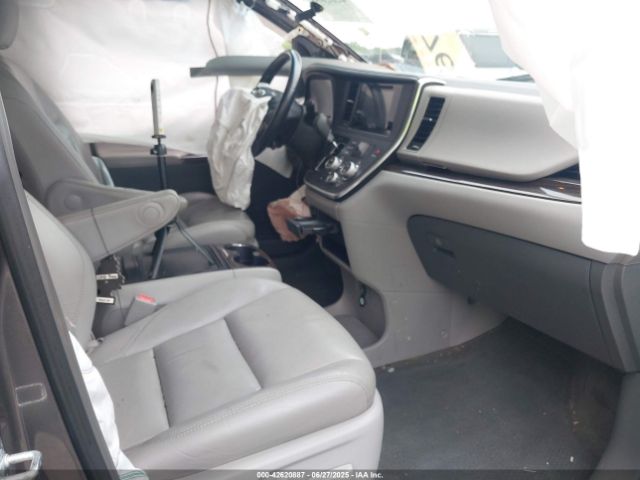 2016 TOYOTA SIENNA 5TDYK3DC9GS741757 Photo 4