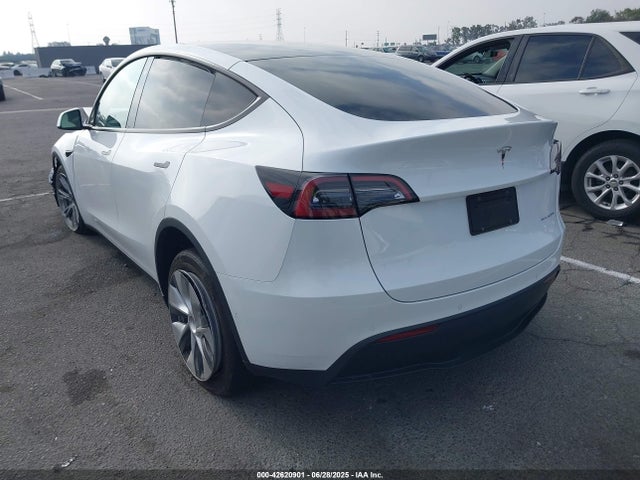 2021 TESLA MODEL Y 5YJYGDEE4MF273962 Photo 2