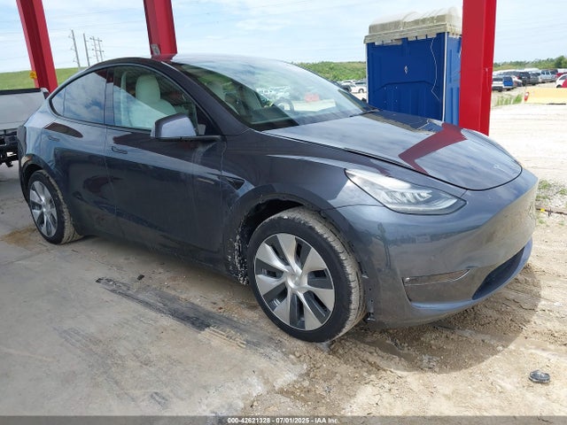 2021 TESLA MODEL Y 5YJYGAEE3MF144819 Photo 0
