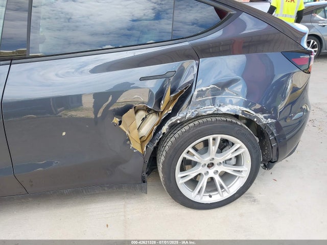 2021 TESLA MODEL Y 5YJYGAEE3MF144819 Photo 5