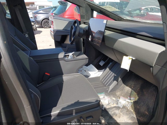 2025 TESLA CYBERTRUCK 7G2CEHED8SA070630 Photo 4