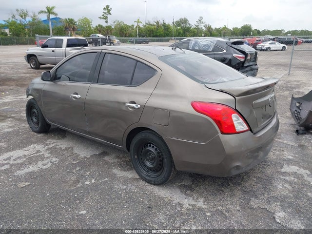 3N1CN7AP3EL817463 Nissan 2014
