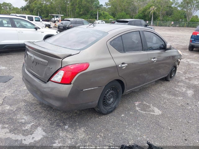 3N1CN7AP3EL817463 Nissan 2014