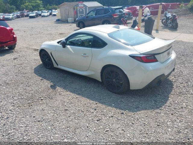 2023 TOYOTA GR86 JF1ZNBE13P9766628 Photo 2