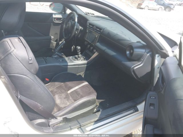 2023 TOYOTA GR86 JF1ZNBE13P9766628 Photo 4