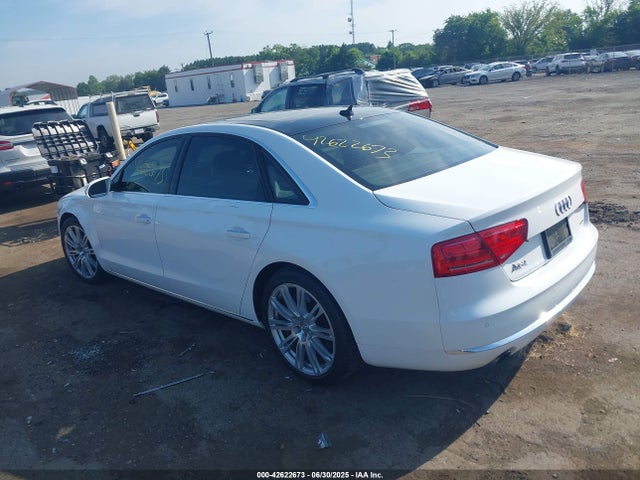 2012 AUDI A8 L WAURVAFD7CN017052 Photo 2