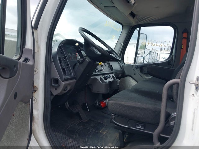 42622866 :رقم المزاد ، 3ALACWFC6JDJP2403 vin ، 2018 Freightliner M2 106 مزاد بيع