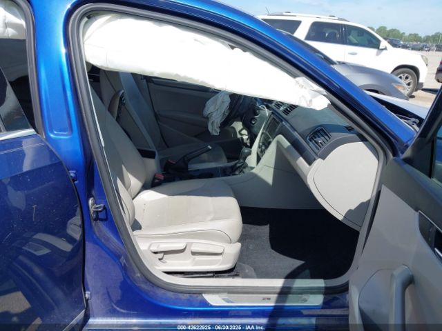 2017 VOLKSWAGEN PASSAT 1VWDT7A3XHC068954 Photo 4