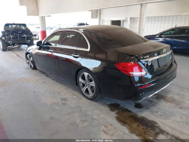 2018 MERCEDES-BENZ E 300 WDDZF4JB9JA425814 Photo 2