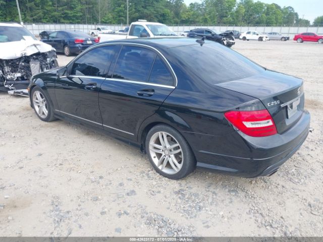 2013 MERCEDES-BENZ C 250 WDDGF4HB8DR249485 Photo 2