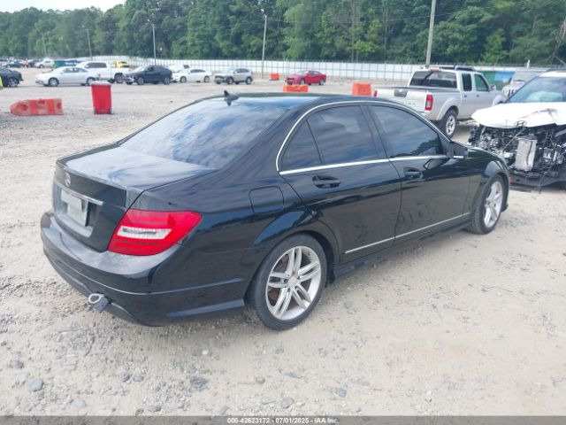 2013 MERCEDES-BENZ C 250 WDDGF4HB8DR249485 Photo 3