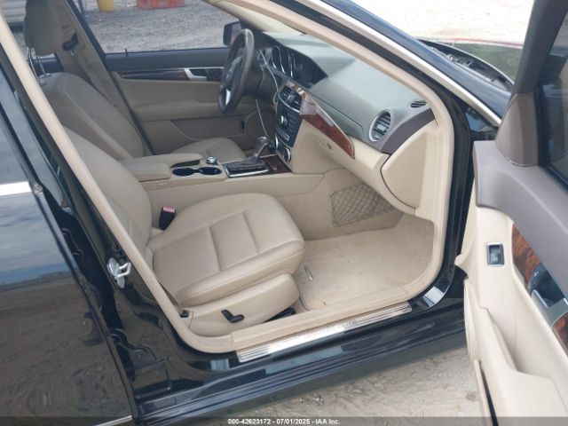 2013 MERCEDES-BENZ C 250 WDDGF4HB8DR249485 Photo 4