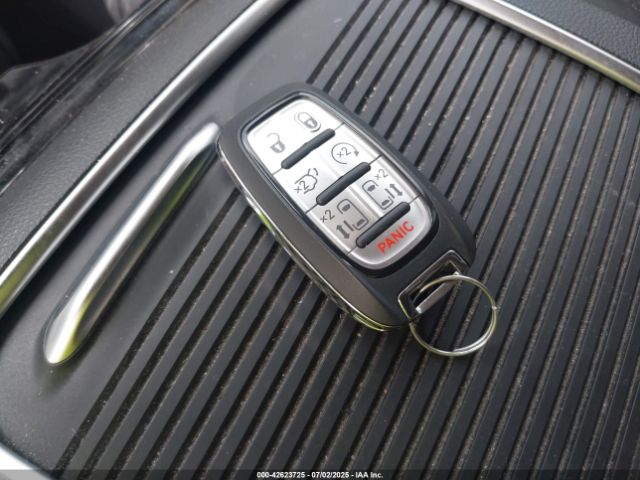 2022 CHRYSLER PACIFICA HYBRID 2C4RC1S72NR123083 Photo 10