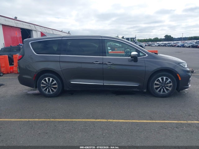 2C4RC1S72NR123083 Chrysler 2022