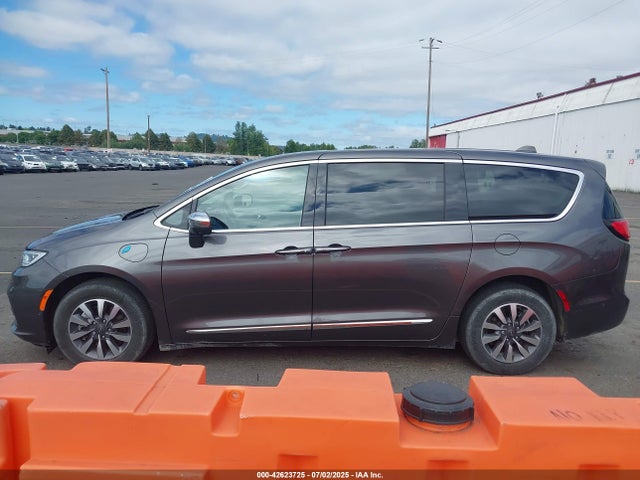 2C4RC1S72NR123083 Chrysler 2022