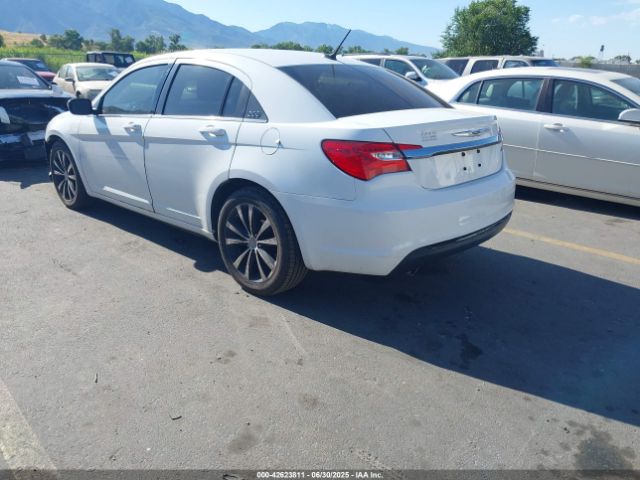 2013 CHRYSLER 200 1C3CCBCG0DN577956 Photo 2