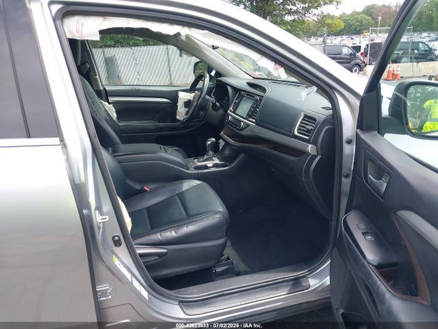 Продаж на аукціоні авто 2015 Toyota Highlander Xle V6, vin: 5TDJKRFH9FS135872, номер лоту: 42623933
