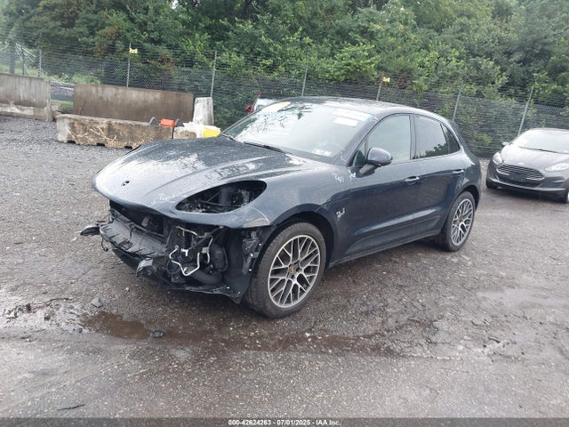Porsche Macan 2018 WP1AA2A53JLB25189 Image 2
