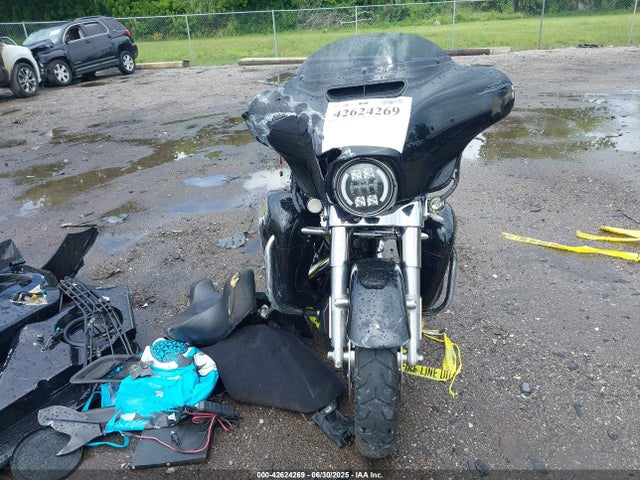 1HD1KBC14KB627319 Harley-Davidson Street Glide