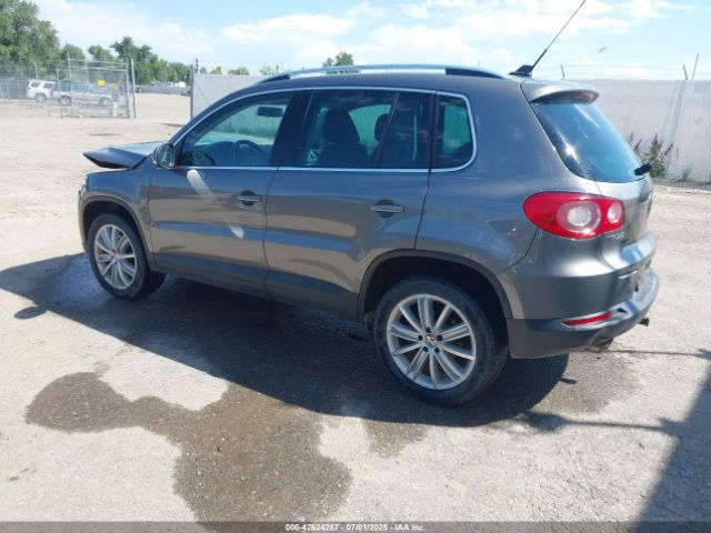 2011 VOLKSWAGEN TIGUAN WVGBV7AXXBW541213 Photo 2