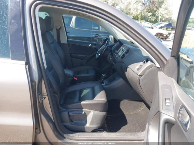 2011 VOLKSWAGEN TIGUAN WVGBV7AXXBW541213 Photo 4
