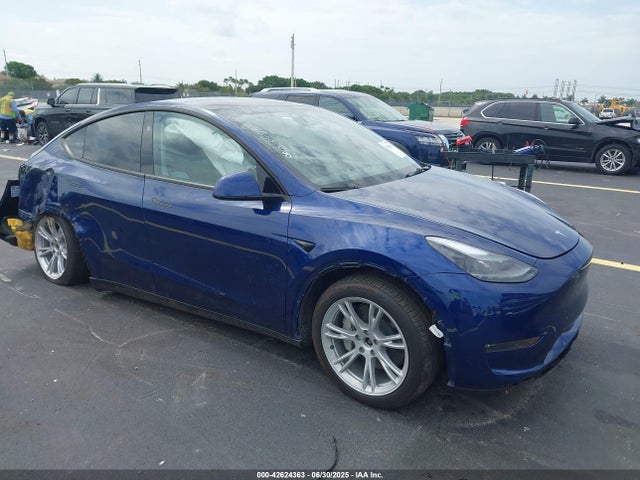 2024 TESLA MODEL Y 7SAYGDEE2RA230938 Photo 0