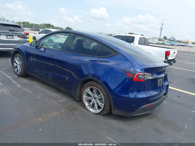 2024 TESLA MODEL Y 7SAYGDEE2RA230938 Photo 2