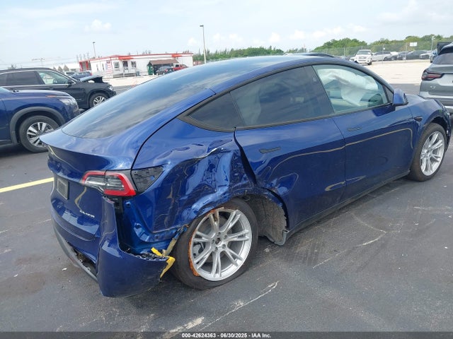 2024 TESLA MODEL Y 7SAYGDEE2RA230938 Photo 3