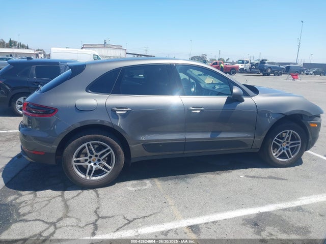 Porsche Macan 2018 WP1AA2A50JLB15798 Image 13