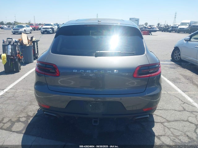 Porsche Macan 2018 WP1AA2A50JLB15798 Image 16