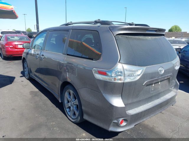 2017 TOYOTA SIENNA 5TDXZ3DC3HS878945 Photo 2